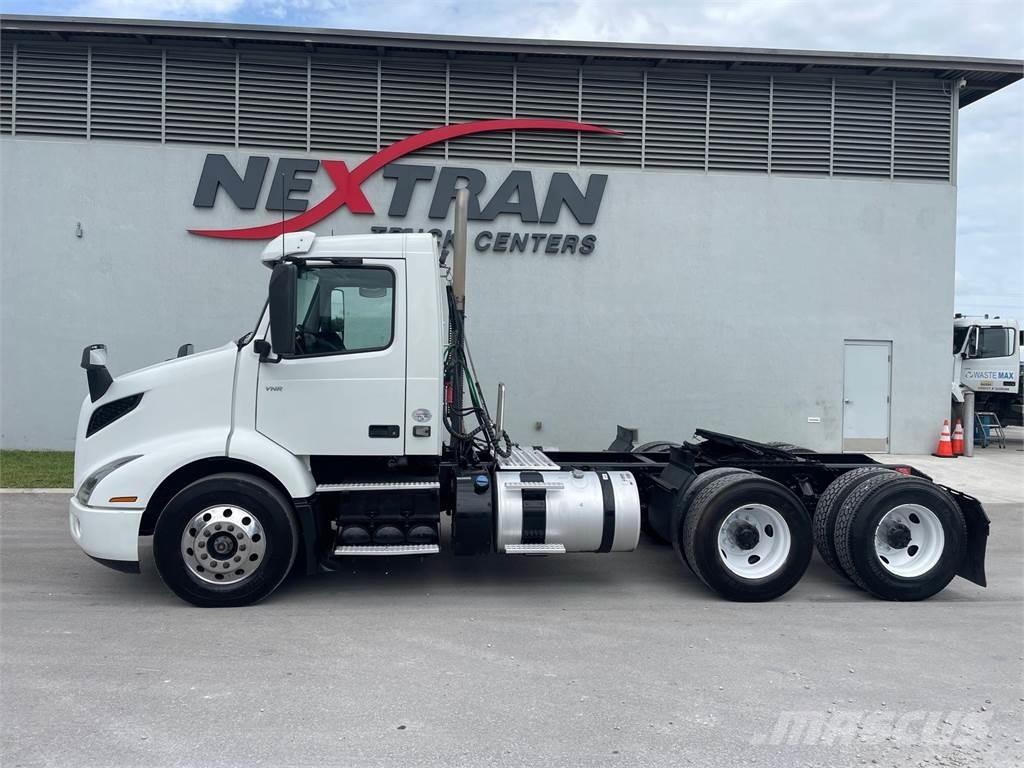 Volvo VNR64T300 Tractores (camiões)