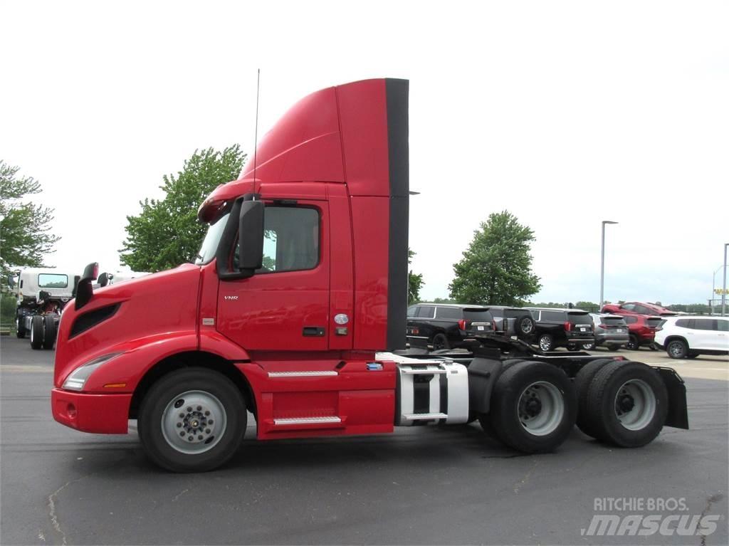 Volvo VNR64T300 Tractores (camiões)