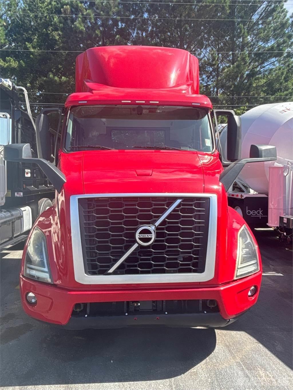 Volvo VNR64T300 Tractores (camiões)