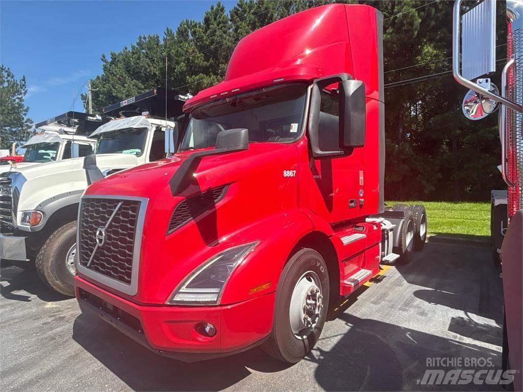 Volvo VNR64T300 Tractores (camiões)