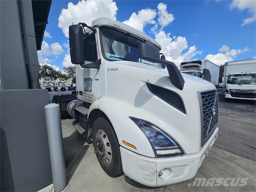 Volvo VNR64T300 Tractores (camiões)