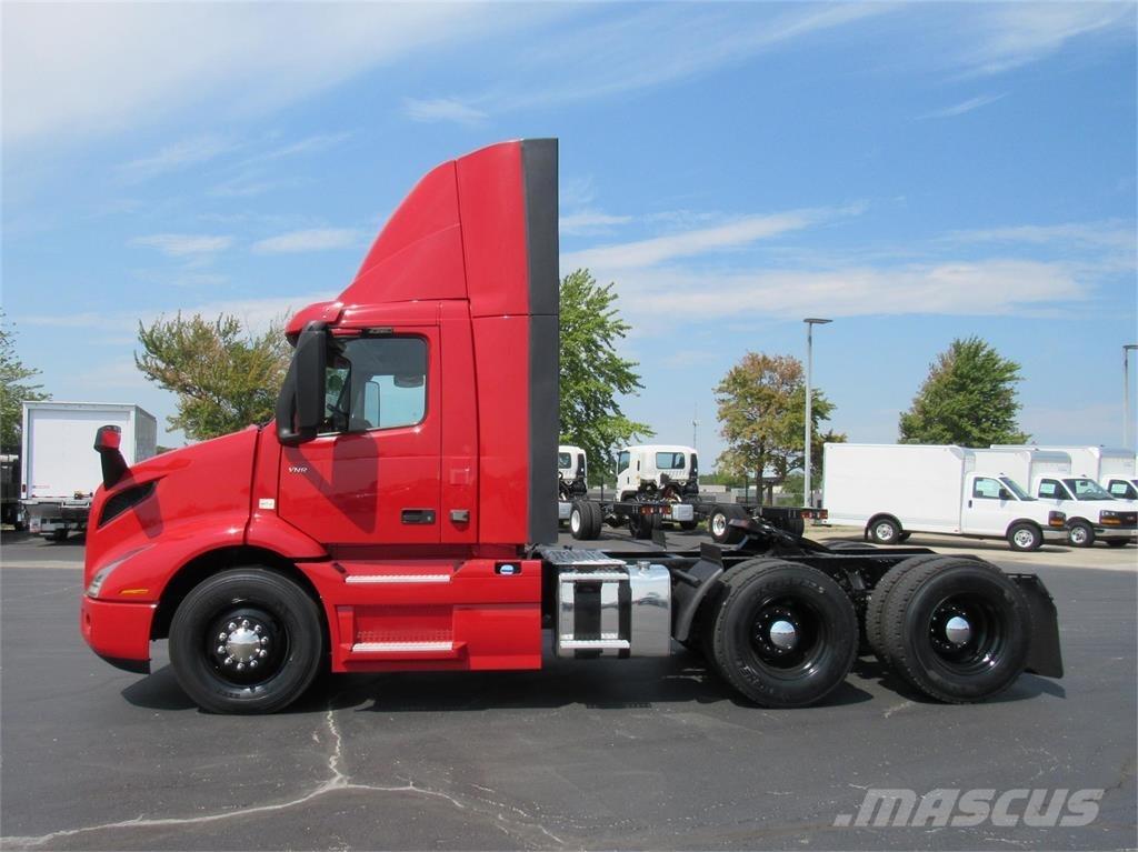 Volvo VNR64T300 Tractores (camiões)