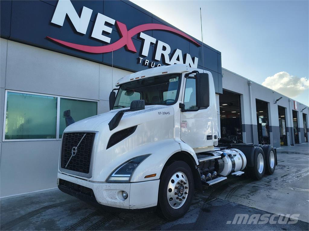 Volvo VNR64T300 Tractores (camiões)