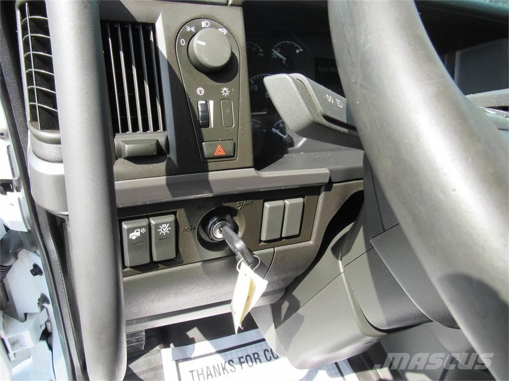 Volvo VNR64T640 Tractores (camiões)