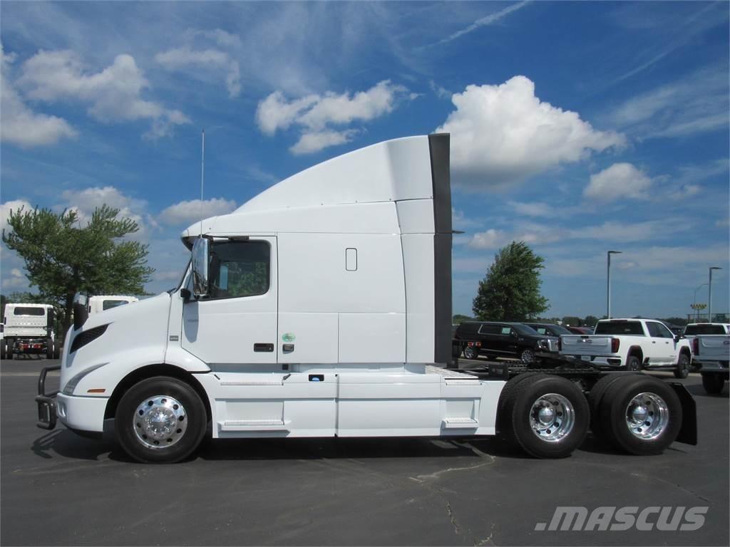 Volvo VNR64T640 Tractores (camiões)