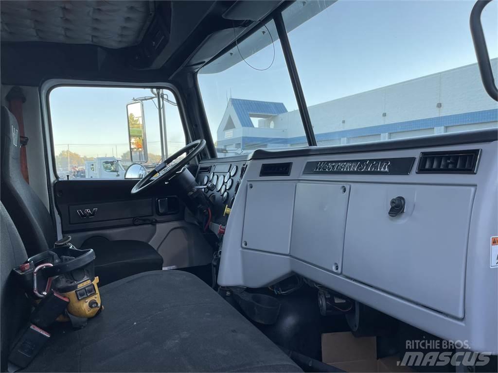 Western Star 4700SB Camiões de chassis e cabine
