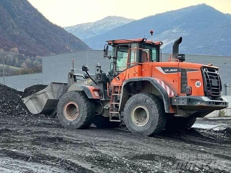 Doosan DL300 Pás carregadoras de rodas