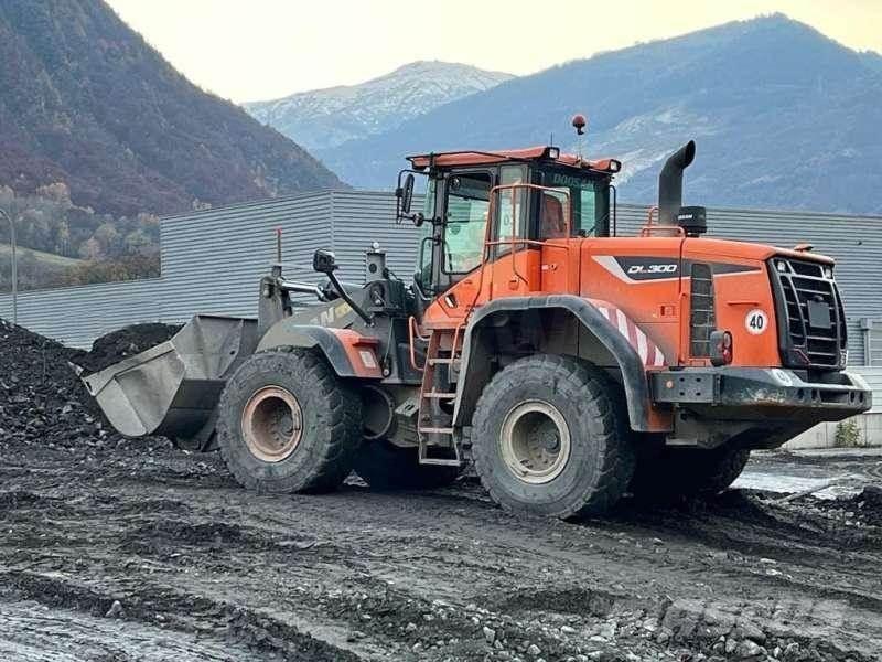 Doosan DL300 Pás carregadoras de rodas