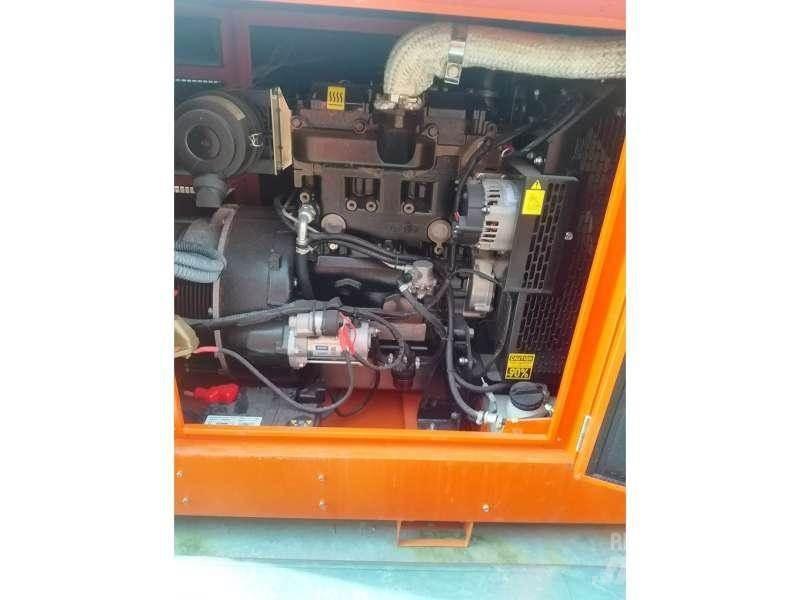  Gruau 22 KVA Geradores Diesel