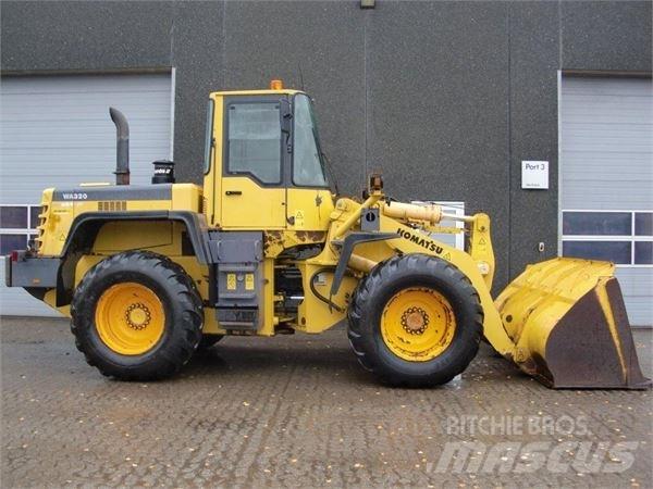 Komatsu WA320 Pás carregadoras de rodas
