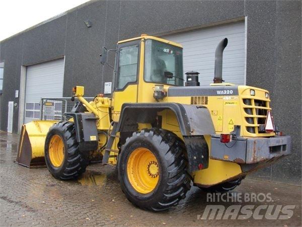 Komatsu WA320 Pás carregadoras de rodas
