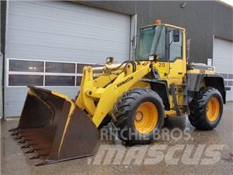Komatsu WA320 Pás carregadoras de rodas