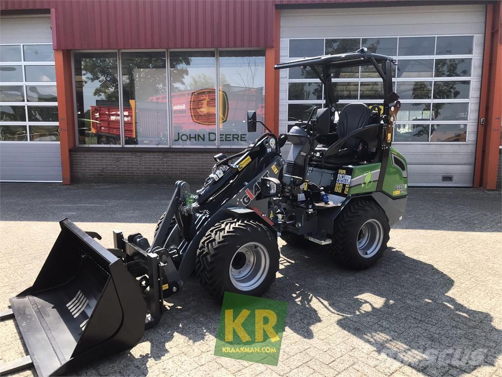 GiANT G2200E Carregadoras frontais e escavadoras