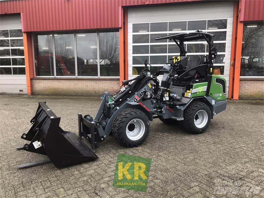 GiANT G2700E Carregadoras frontais e escavadoras