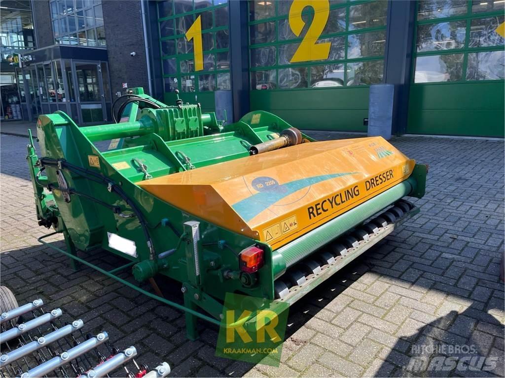  GKB KORO RD2200 Arejadores e escarificadores relvados
