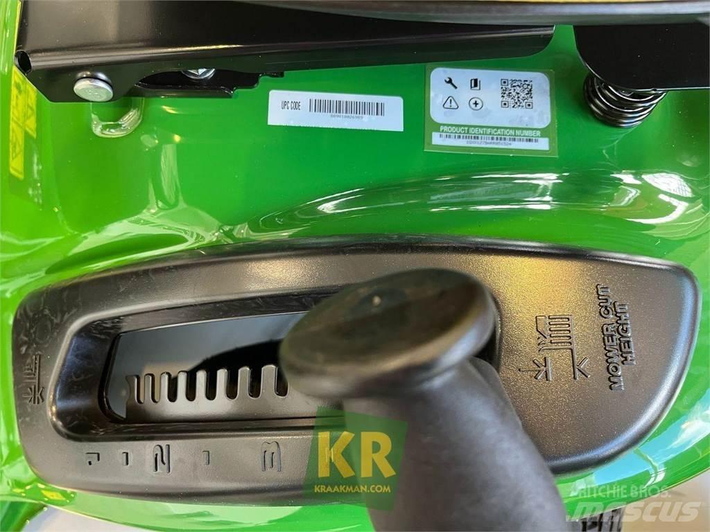 John Deere X127 Corta-Relvas Riders