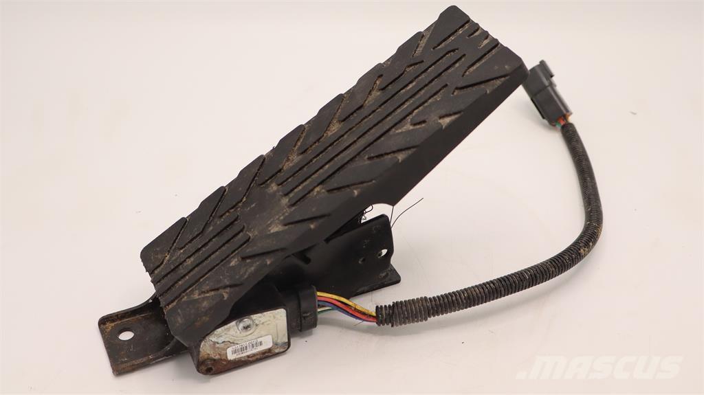 Volvo GASPEDAL Cabines e interior máquinas construção