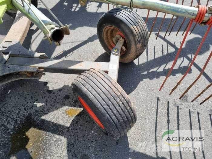 CLAAS LINER 2700 Ancinho virador