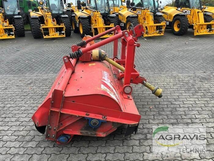 Dücker UM 27 Gadanheiras e cortadores de folhas para pastos
