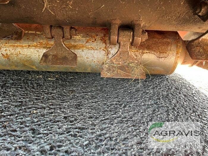 Kuhn BP 28 Gadanheiras e cortadores de folhas para pastos