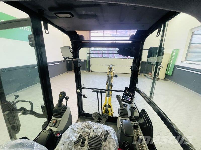 CAT 302CR-05A Escavadoras de rodas