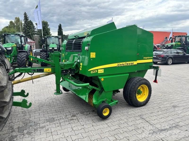 John Deere 623 Enfardadeira de rolos