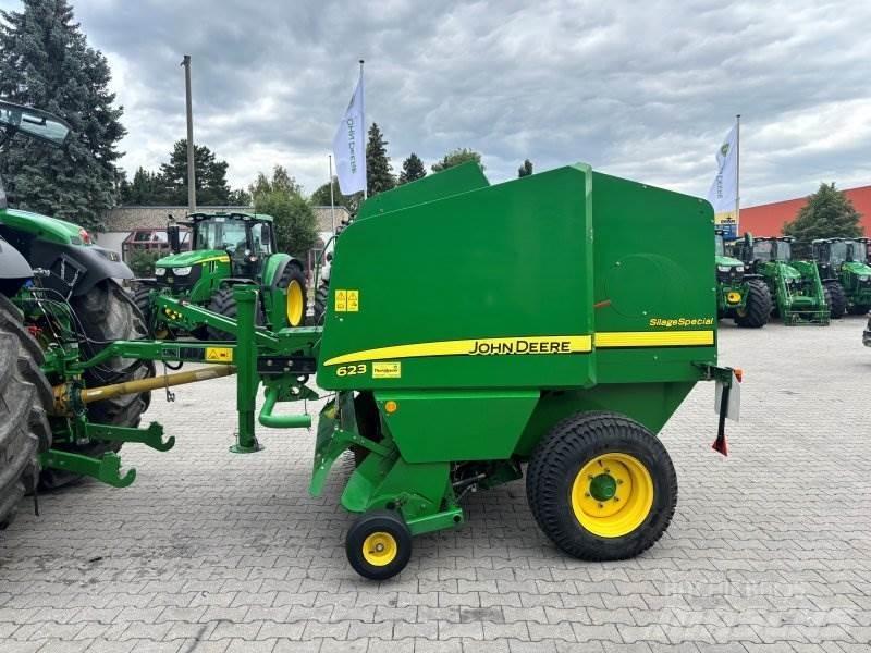 John Deere 623 Enfardadeira de rolos