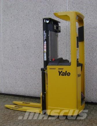 Yale SMS12S Self propelled stackers
