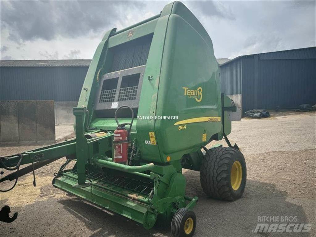 John Deere 864 Enfardadeira de rolos