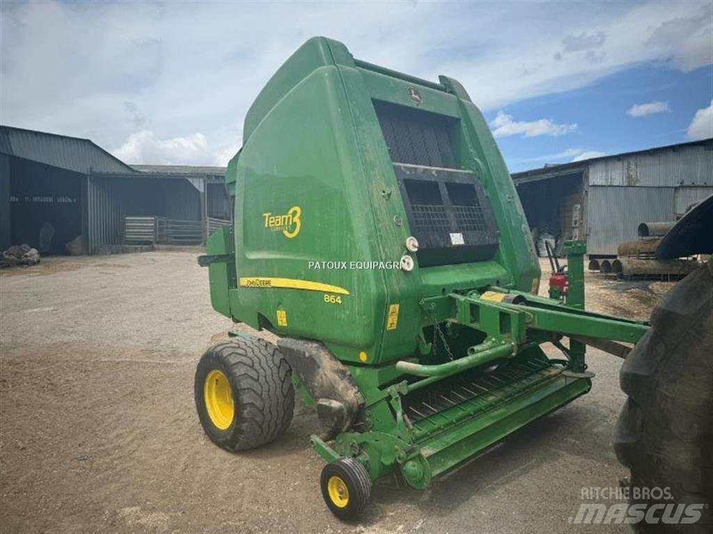 John Deere 864 Enfardadeira de rolos