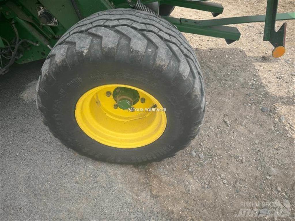 John Deere 864 Enfardadeira de rolos