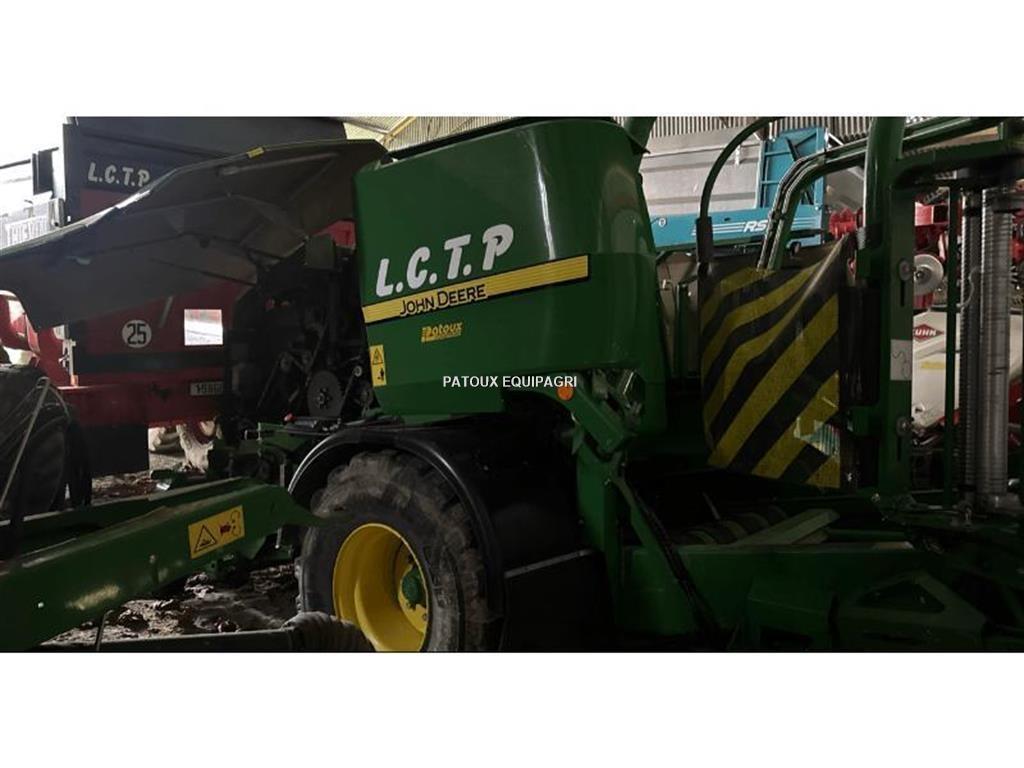 John Deere C441R Enfardadeira de rolos