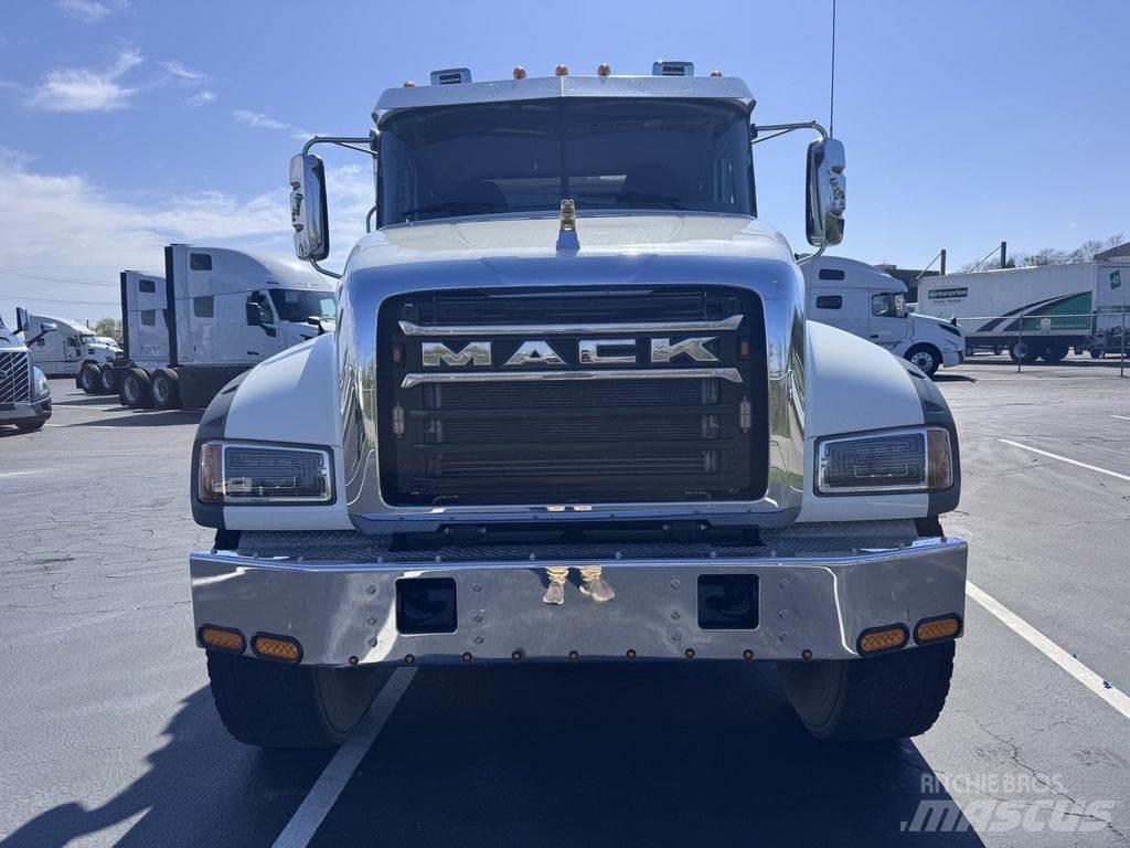 Mack GR64F Camiões basculantes