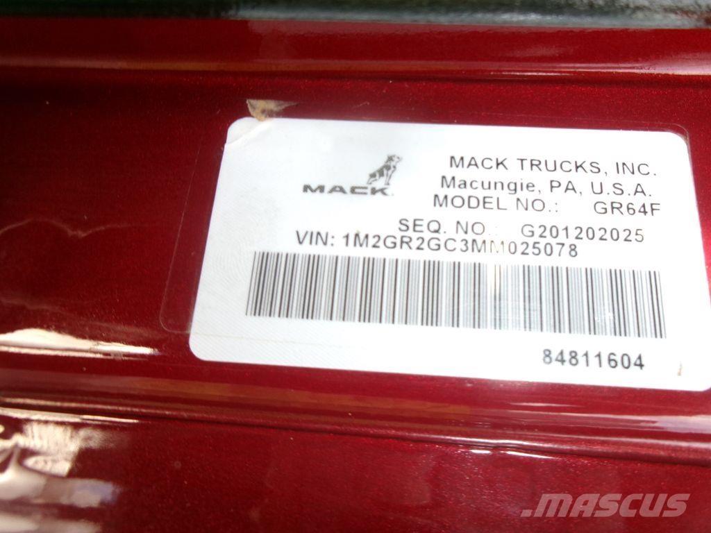 Mack GR64F Camiões basculantes