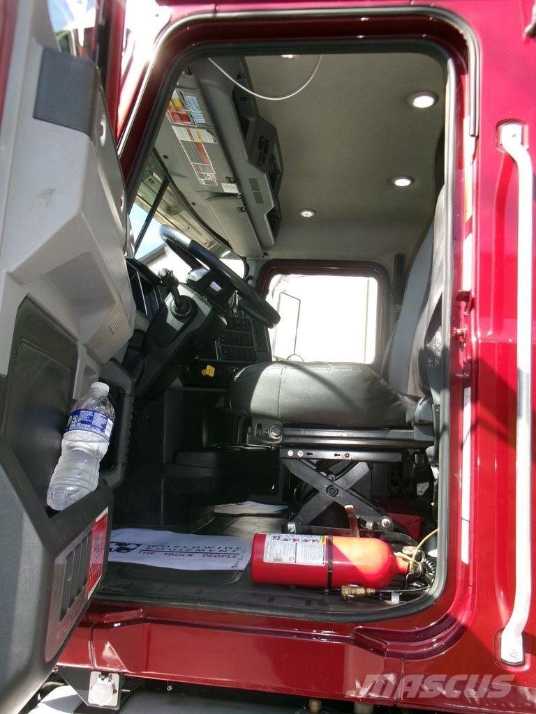 Mack GR64F Camiões basculantes