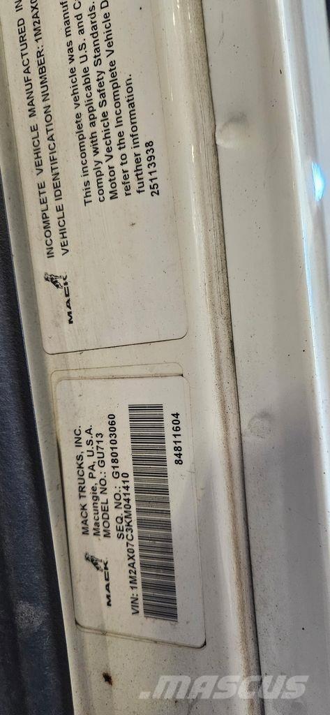 Mack GR64FR Camiões basculantes