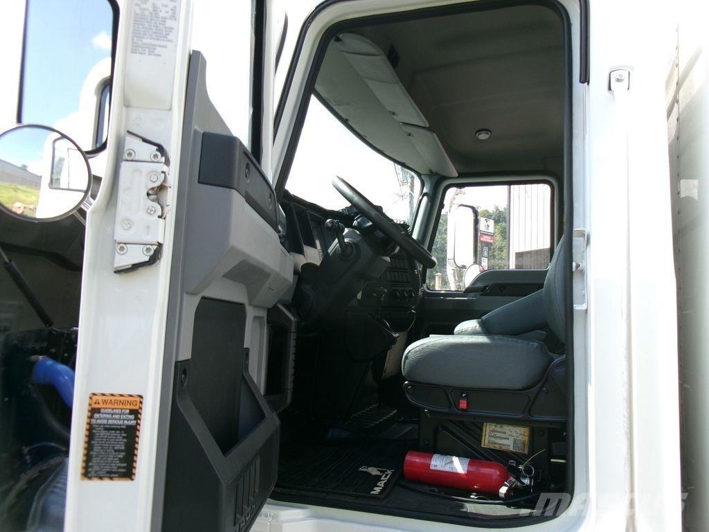 Mack MD6 Camiões de caixa fechada