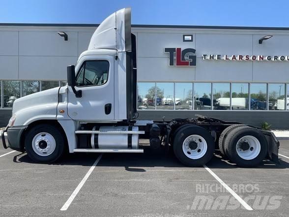 Freightliner CASCADIA 126 Tractores (camiões)