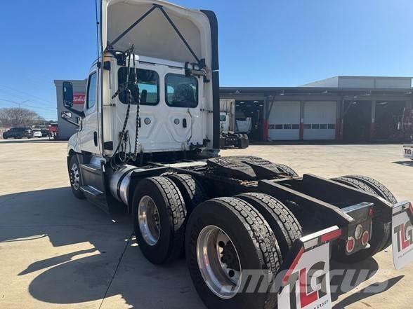 Freightliner CASCADIA 126 Tractores (camiões)