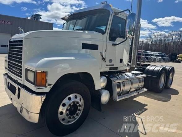Mack PINNACLE CHU613 Tractores (camiões)