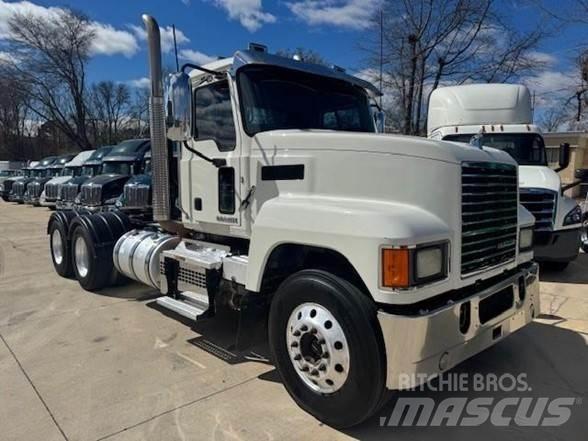 Mack PINNACLE CHU613 Tractores (camiões)