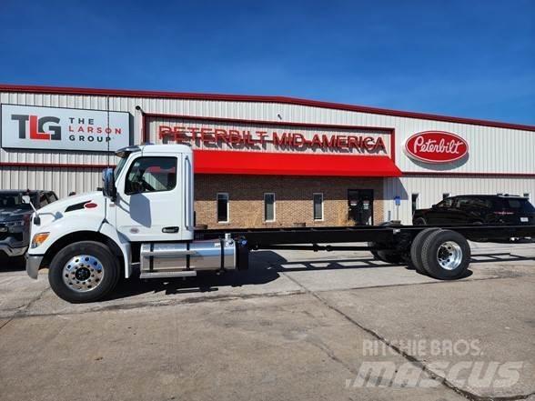 Peterbilt 536 Camiões de chassis e cabine
