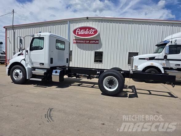 Peterbilt 536 Camiões de chassis e cabine