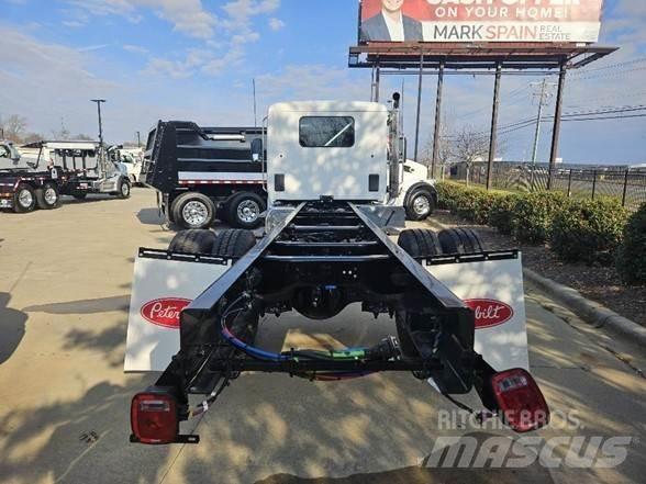 Peterbilt 536 Camiões de chassis e cabine