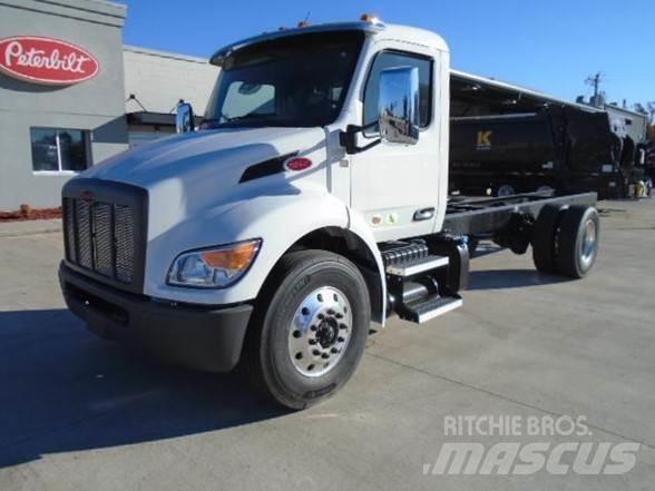 Peterbilt 536 Camiões de chassis e cabine