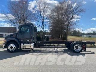 Peterbilt 536 Camiões de chassis e cabine