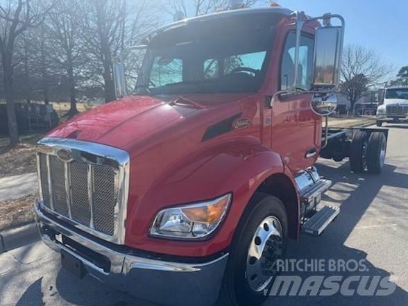 Peterbilt 536 Camiões de chassis e cabine