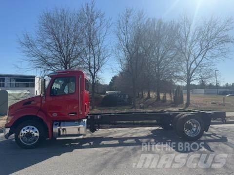 Peterbilt 536 Camiões de chassis e cabine