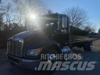 Peterbilt 536 Camiões de chassis e cabine