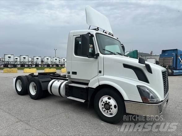 Volvo VNL42T300 Tractores (camiões)
